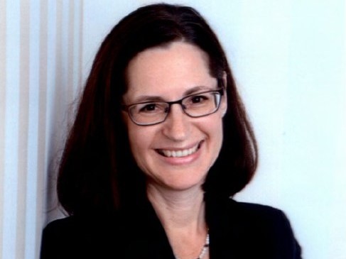 Monika Meinhardt, Leiterin der Seniorenleitstelle, kennt die typischen Fragen der Angehrigen, wenn es bei der Pflege um professionelle Untersttzung geht. (Fotoquelle: Pressestelle Westerwaldkreis)