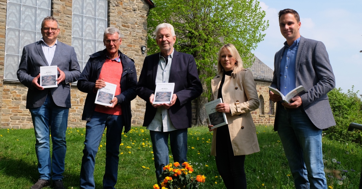 Trafen sich zur Vorstellung von Heft 42 der Wissener Beitrge (von links): Berno Neuhoff, Peter Deis, Klaus Schwamborn, Caroline Leidig und Matthias Grohs. (Foto: KathaBe) 