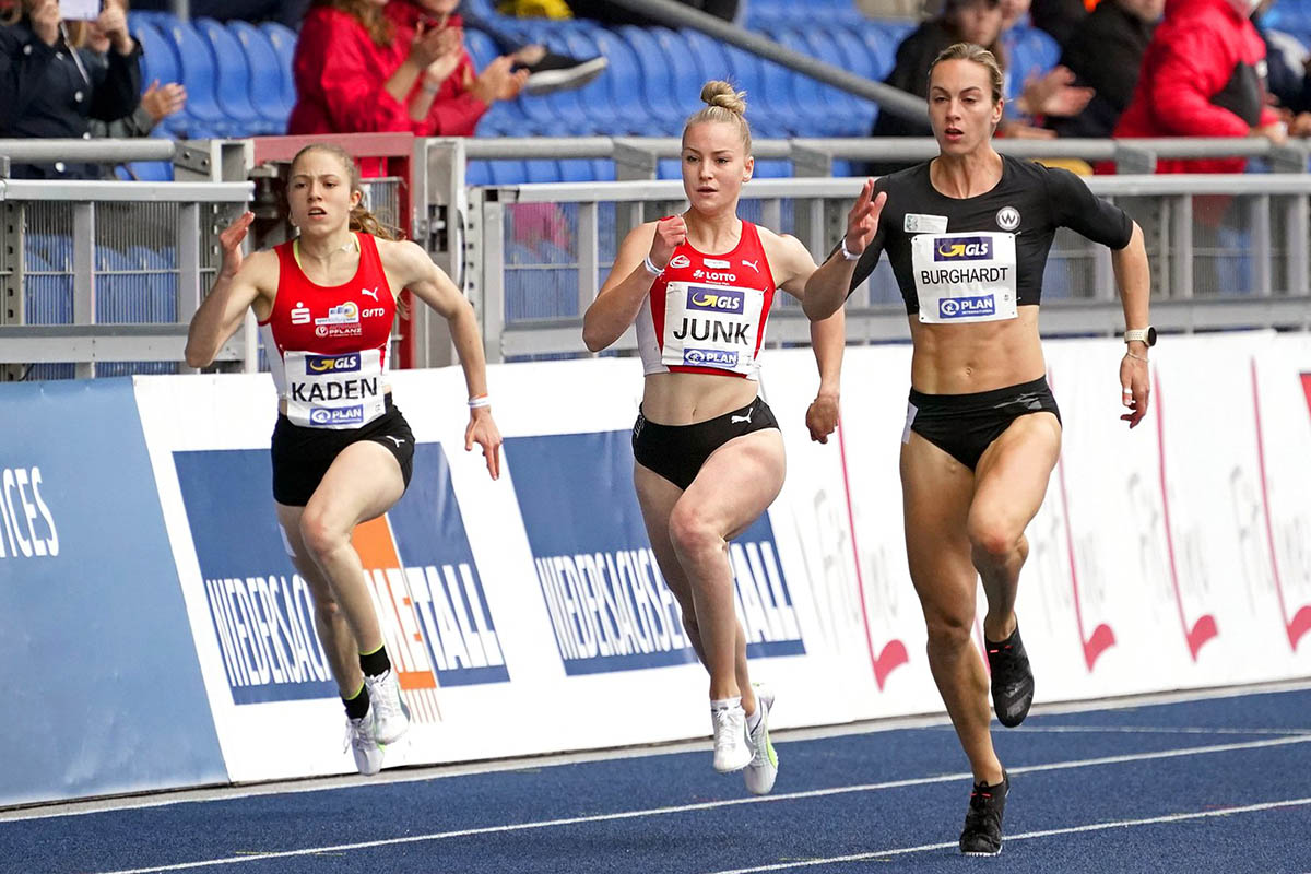 Sophia Junk (Mitte) stellte bei der DM einen Rheinlandrekord ber 100 Meter auf.  Foto: Wolfgang Birkenstock