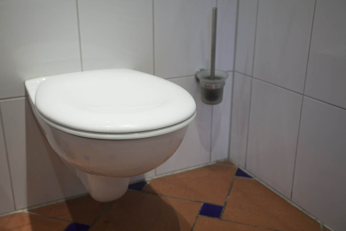 Es gibt weit und breit keine ffentliche Toilette in den Goethe-Anlagen in Neuwied. Symbolfoto