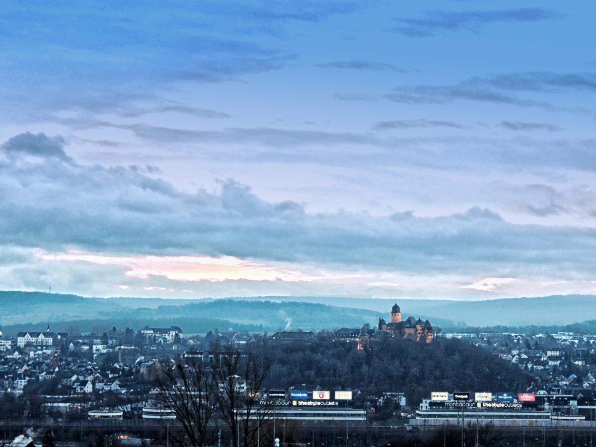 Einen Panorama-Blick ber Montabaur zeigt die neue Webcam von Pinorama, die auf dem Dach eines Firmengebudes von Ursa-Chemie im Gewerbegebiet "Alter Galgen" installiert ist. (Foto: Webcam Pinorama)