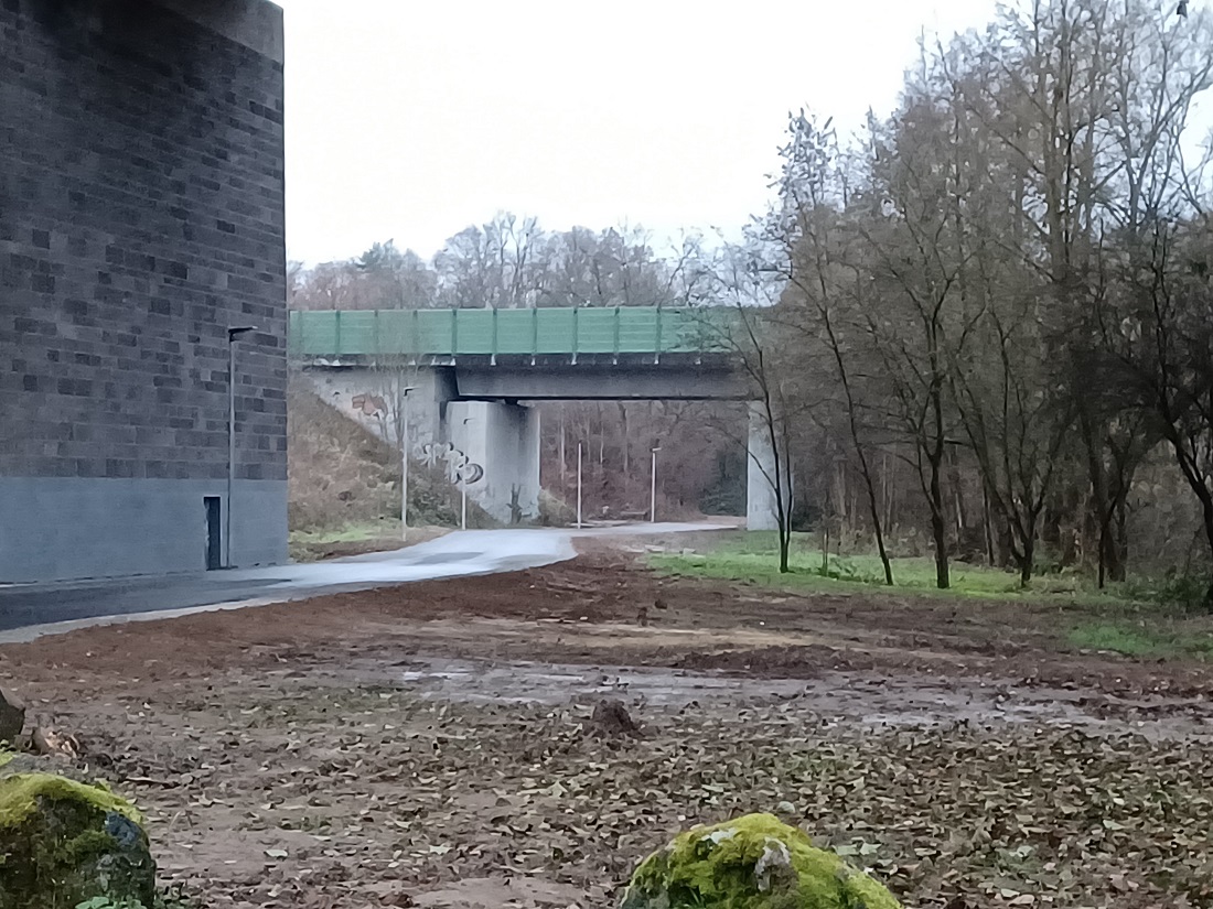 Der neue Fuweg fhrt von Eschelbach zum ICE-Park unter der Autobahn und der Bahntrasse hindurch (Fotoquelle: Stadt Montabaur) 