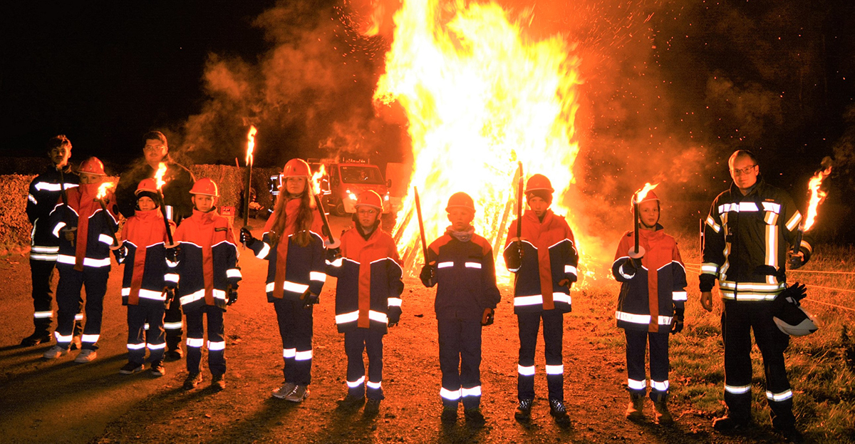 Das Martinsfeuer war der Hhepunkt des Abends. (Fotos: Wolfgang Rabsch)