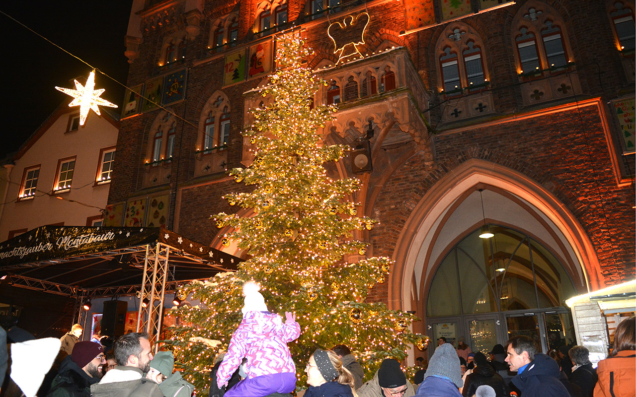 "Weihnachtszauber" in Montabaur 2023: Der Weihnachtsmarkt ist erffnet