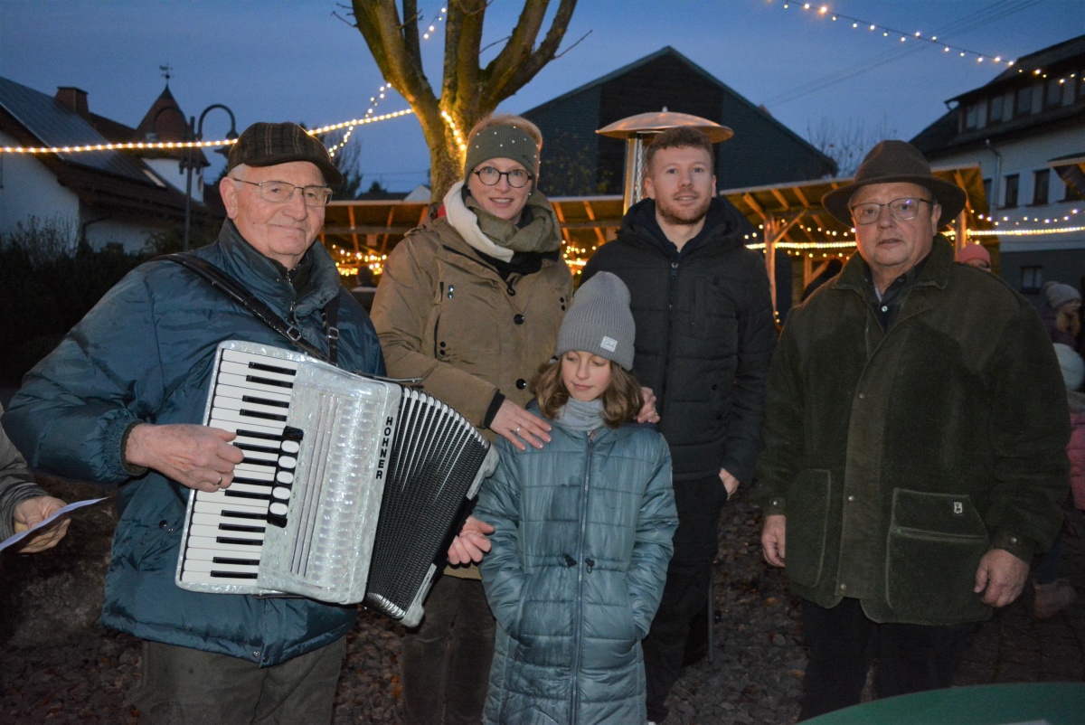 Besinnlicher Weihnachtsmarkt in "Ssemich" (Sessenbach)