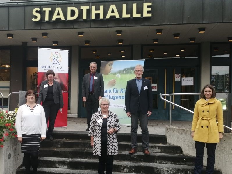 Die Arbeit von "wellcome" kann im Kreis Altenkirchen beginnen (von links): Ilka Brec, Rose Volz-Schmidt, Klaus Schneider, Beate Saddeler-Hassel, Joachim Trk und Anna Spiegel. (Foto: hak)