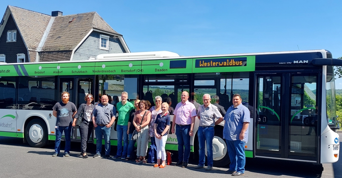 Vertreter der Jobcenter/Arbeitsagentur erhielten Einblick in die Ausbildungsberufe im kreiseigenen Verkehrsunternehmen. (Foto: Westerwaldbus)