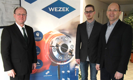 Peter Klein, Geschftsfhrer Wezek GmbH, Linus Weller und Dr.-Ing. Ralf Polzin, Geschftsfhrer TIME (von links) schlossen Kooperation. Foto: pr 