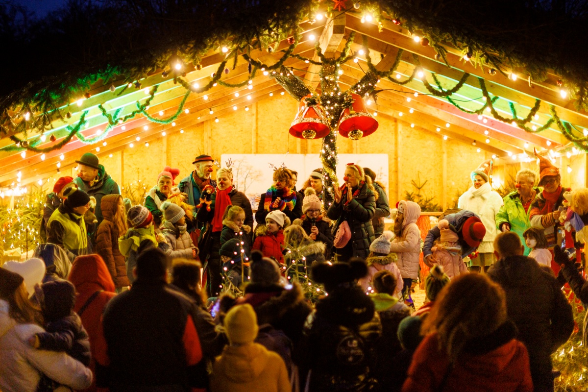 Zahlreiche Besucher kamen bei "Weihnachten fr alle" in Westerburg zusammen. (Fotos: privat)