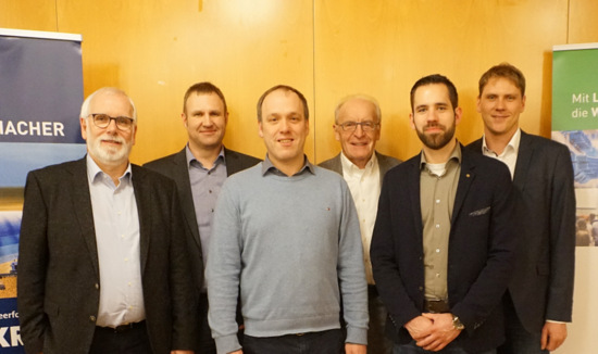 Tauschten sich beim Metall-Forum zum Thema Innovationen aus: (von links) Michael Flanhardt, Geschftsfhrer der Rasspe Systemtechnik GmbH, Ramon Schmidt, Schmidt Winter Engineering (Nister), Henry Winter, Schmidt Winter Engineering (Nister), Professor Dr. Horst Idelberger, Max Bouten, Technischen Hochschule Kln, Lars Kober, Leiter der Kreis-Wirtschaftsfrderung. (Foto: Kreisverwaltung) 