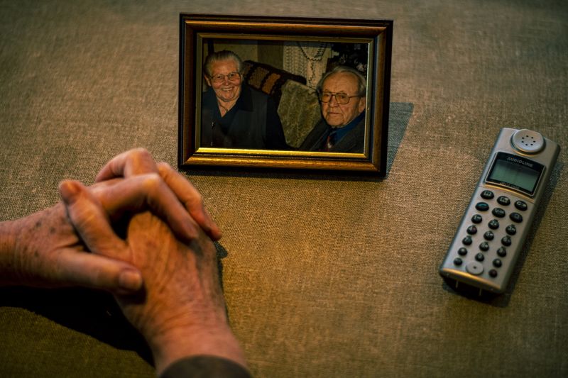 ltere Menschen sind oft einsam, gerade jetzt. Fotos: Jochen Ossenberg