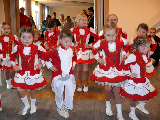 Die quirligen Springmuse, die Kindertanzgruppe der Karnevalsgesellschaft Willroth, unter der Leitung von Jaqueline Salz begeisterten mit ihrem Funken- und Gardetanz. (Foto: privat)