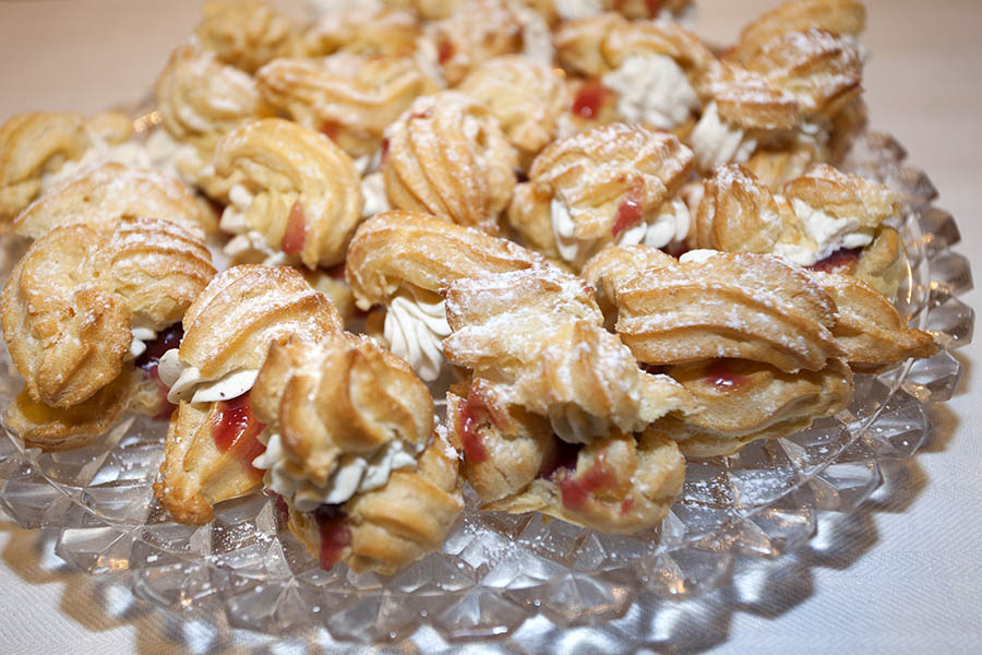 Westerwlder Rezepte: Windbeutel mit Kirschen und Sahne