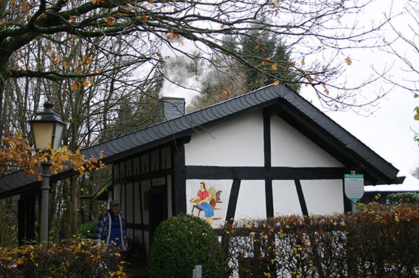 Foto zeigt das Backhaus des Heimat- und Verschnerungsvereins Windhagen. Foto Achim Bruns.
