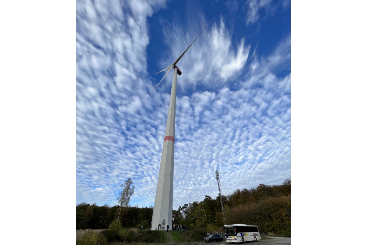 Der CDU-Ortsverband Maischeid besuchte den Windpark Elzer Berg. (Foto: Stefan Gilberg)