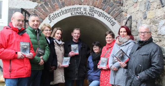 Viele haben irgendwie mitgewirkt beim Linzer Krimi von Thomas Hoffmann (Mitte). (Foto: privat) 