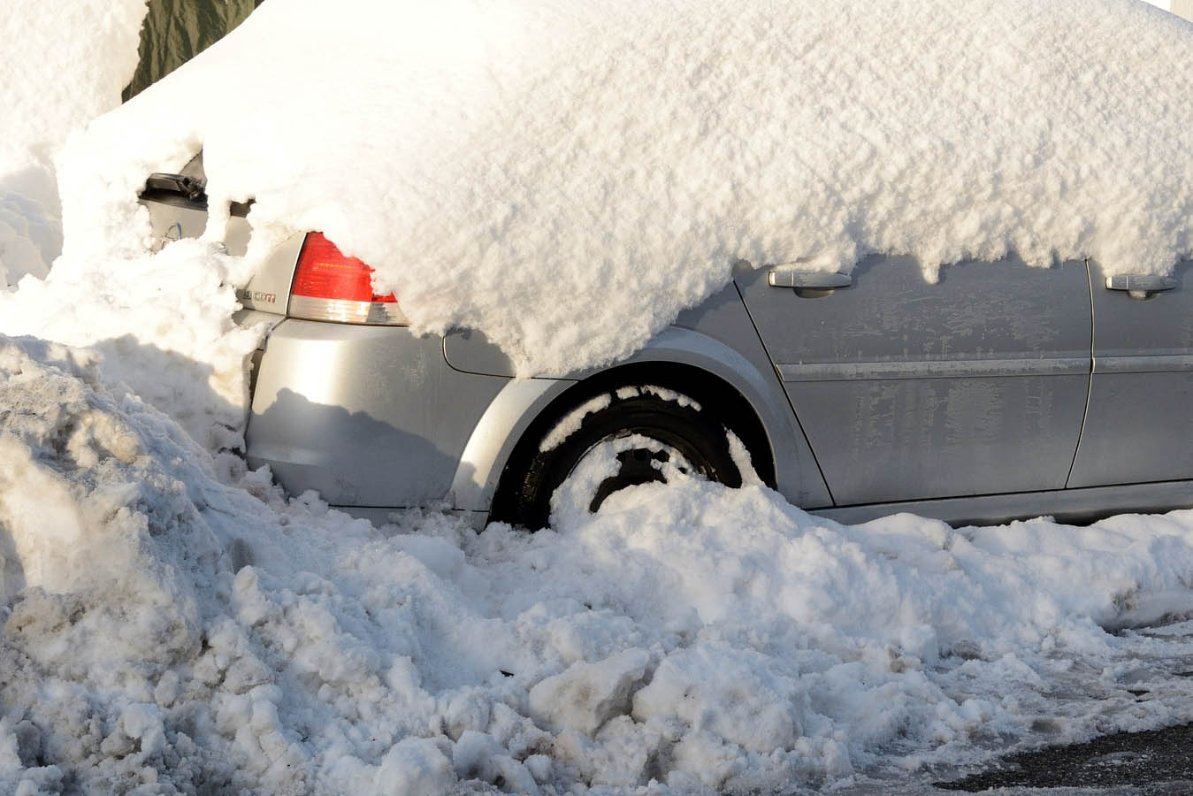 Nicole nrgelt ber kindische Schneekriege