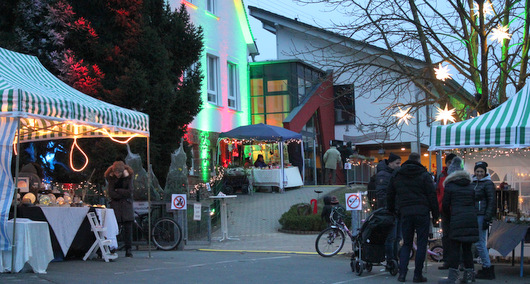 In strahlendem Lichterglanz zeigte sich der erste Weihnachtsmarkt der Kindertagessttte (Kita) Wirbelwind in Kirchen-Freusburg. (Foto: privat)