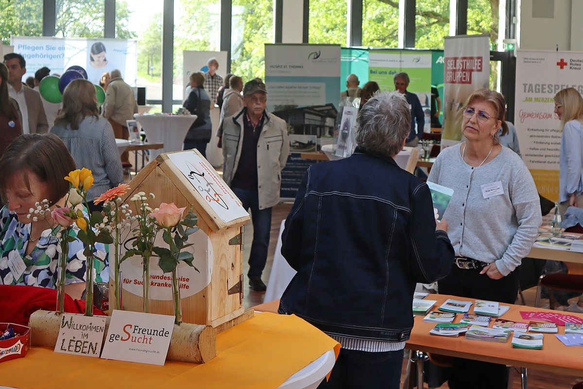 An den 29 Ausstellerstnden erhielten Interessierte fachkundige Auskunft sowie umfangreiches Info-Material. (Fotos: Annette Brach/ VG Wirges)