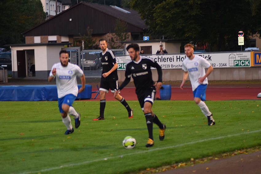 VfB Wissen in den weien Trikots. Fotos: Erwin Hller 