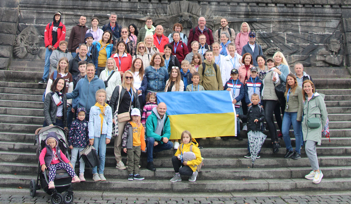 Einen unbeschwerten Tag verbrachten die Ukrainer am Rhein. (Foto: EFG Wlmersen)