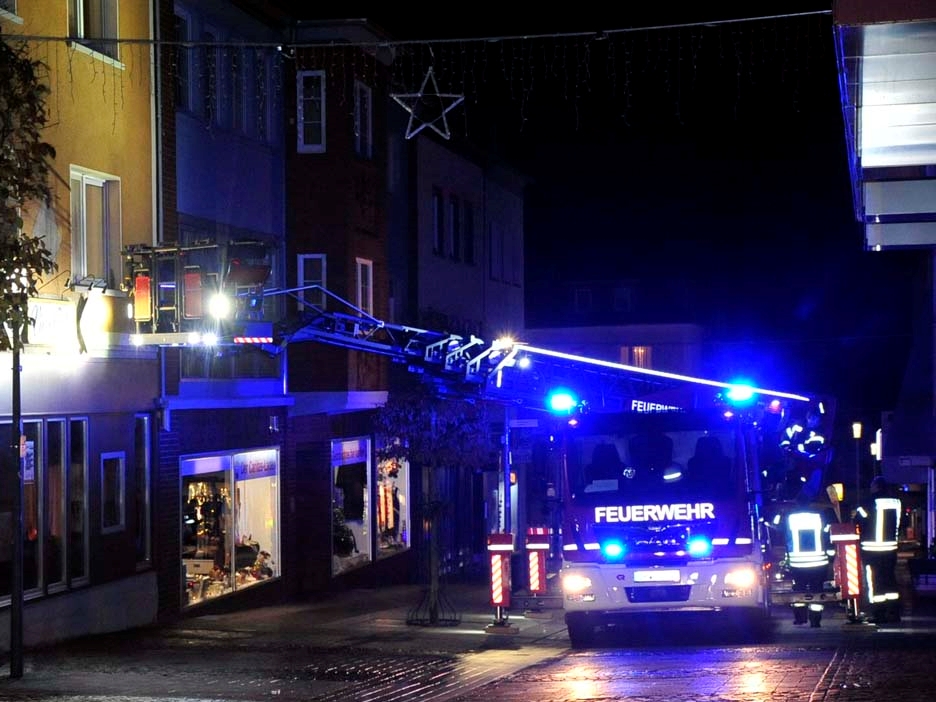 Auch die Drehleiter der Verbandsgemeindefeuerwehr kam zum Einsatz. Mehr Eindrcke unter dem Artikel. (Fotos: kk) 