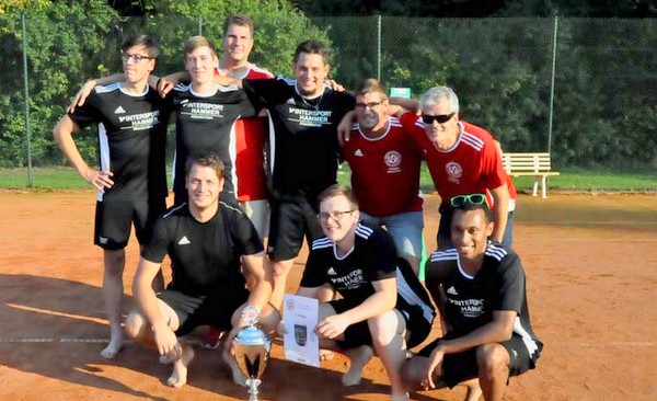 Die Gewinner des Wiedbachtaler Fnfkampfs mit den Verantwortlichen um Heiko Jngerich (hinten rechts).(Foto: kk)