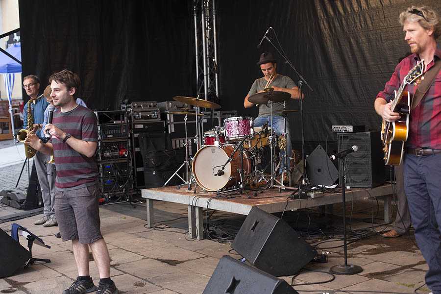 Frank Wuppinger Arkestra swingt Alten Markt Hachenburg 