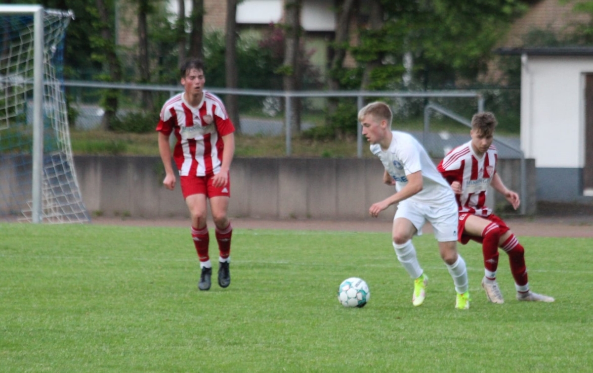 Torjger Micha Fuchs auf dem Weg zu seinem dritten Treffer. (Foto: Spielgemeinschaft)