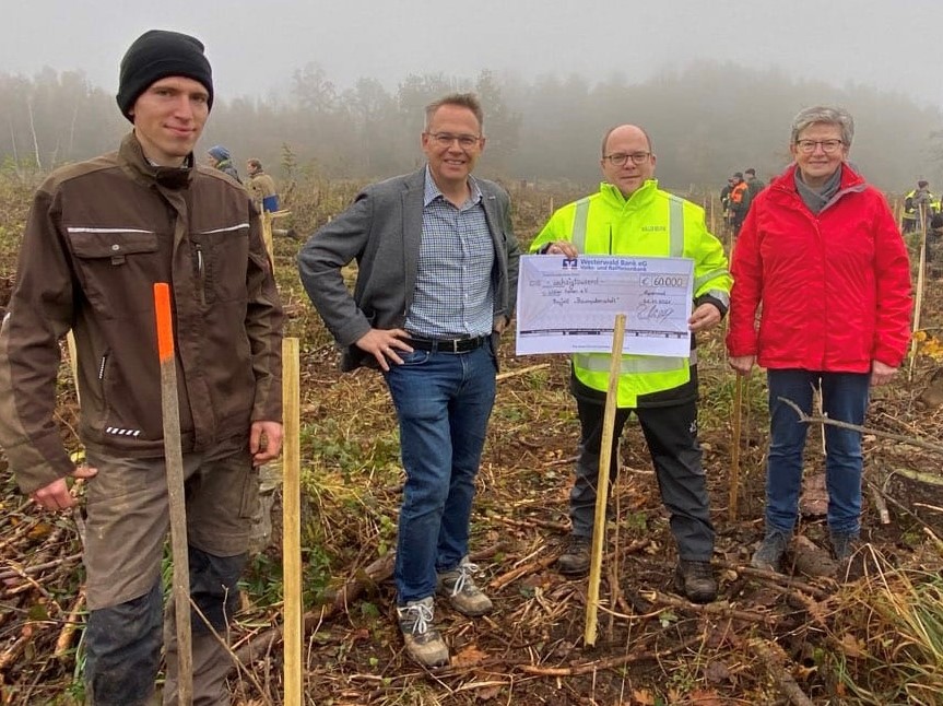 Wieder ein gewaltiges Projekt: Groe Baumpflanzaktion von Wller Helfen