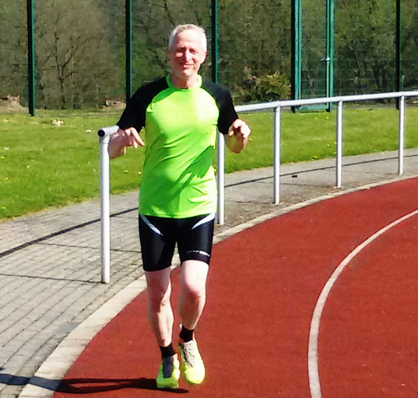 Jrg Dittrich vom Lauftreff Puderbach gab sein Wettkampfdebt beim Halbmarathonlauf in Bonn. Foto: Dietrich Rockenfeller