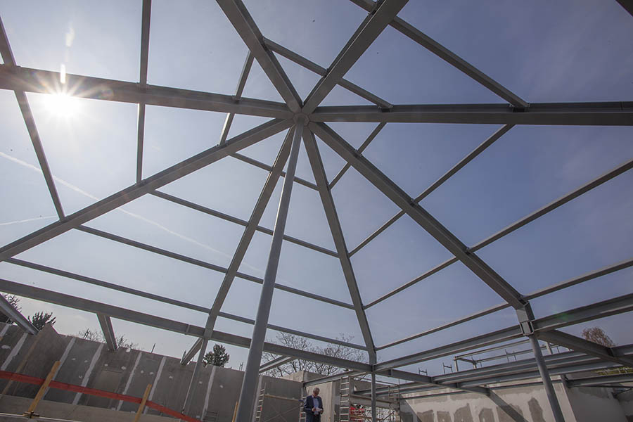 Die neue Halle erhlt eine Glaskuppel von 16 mal 16 Meter. Fotos: Wolfgang Tischler