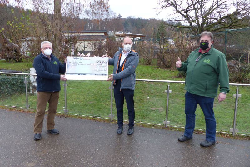 Spendenbergabe im Zoo. Foto: privat