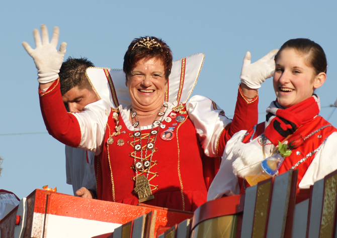 Die strahlende Prinzessin Ute I. genoss den Umzug in vollen Zgen. Fotos: Helga Wienand