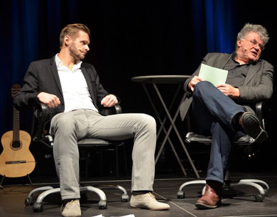 Volkmar Staub und Florian Schroeder lieen in unnachahmlicher Art und Weise das Jahr 2014 Revue passieren. Fotos: Manfred Hundhausen