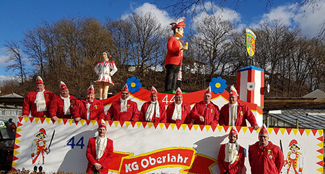 Drehbare Figuren schmckten den Wagen des Elferrates der KG Oberlahr. Fotos: Petra Schmidt-Markoski