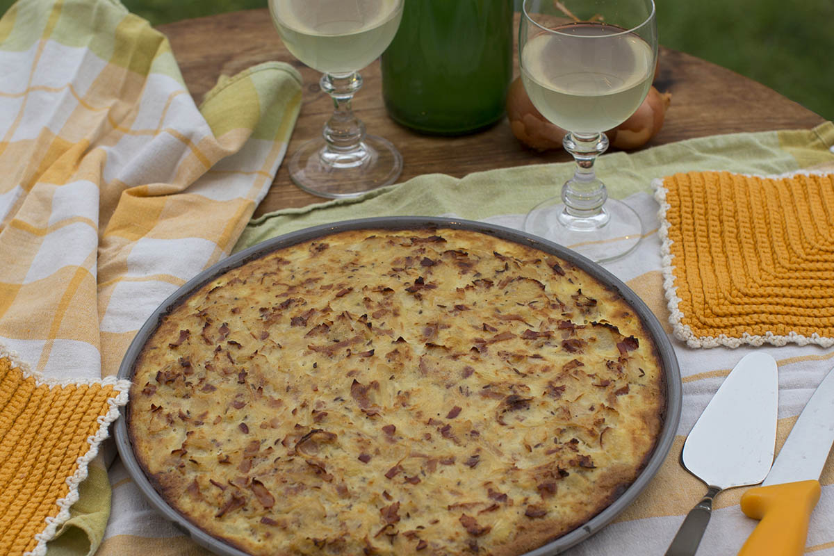 Westerwlder Rezepte: Klassischer Zwiebelkuchen mit Federweier