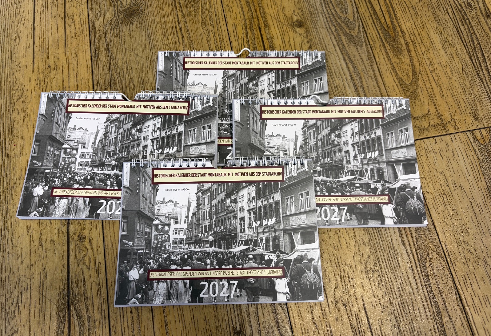 Der Kalender mit historischen Motiven. (Foto: Karin Maas)