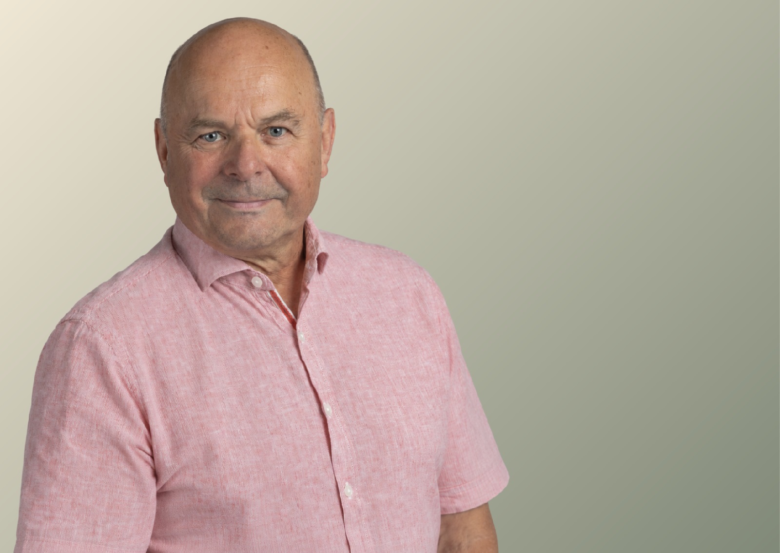 Thomas Schmidt l�dt zum Get-together im Ratssaal Unkel ein.
