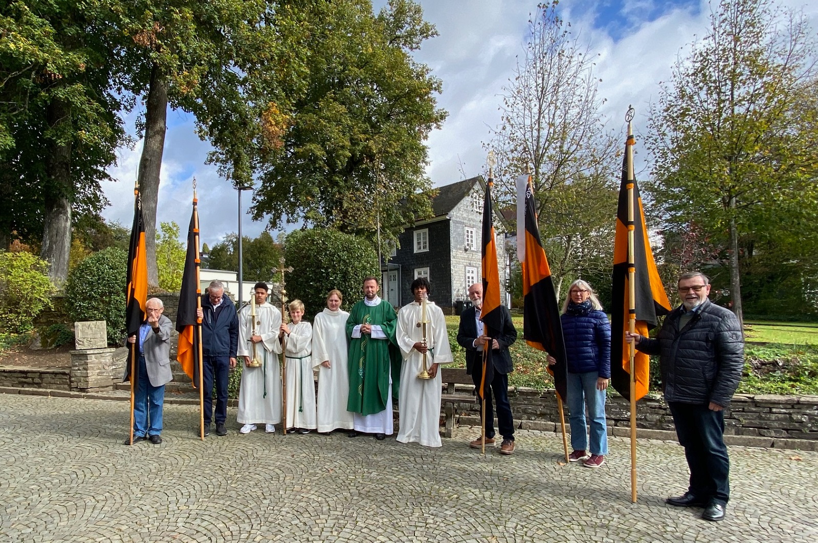 Einige Vertreter nach dem Gottesdienst. (Foto: Michael Wagener)