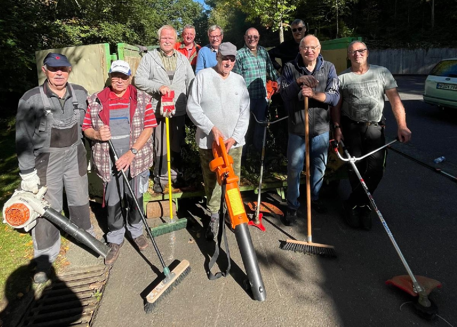In Ro�bach packen die Rentner mit an. (Foto: Niki Boden)