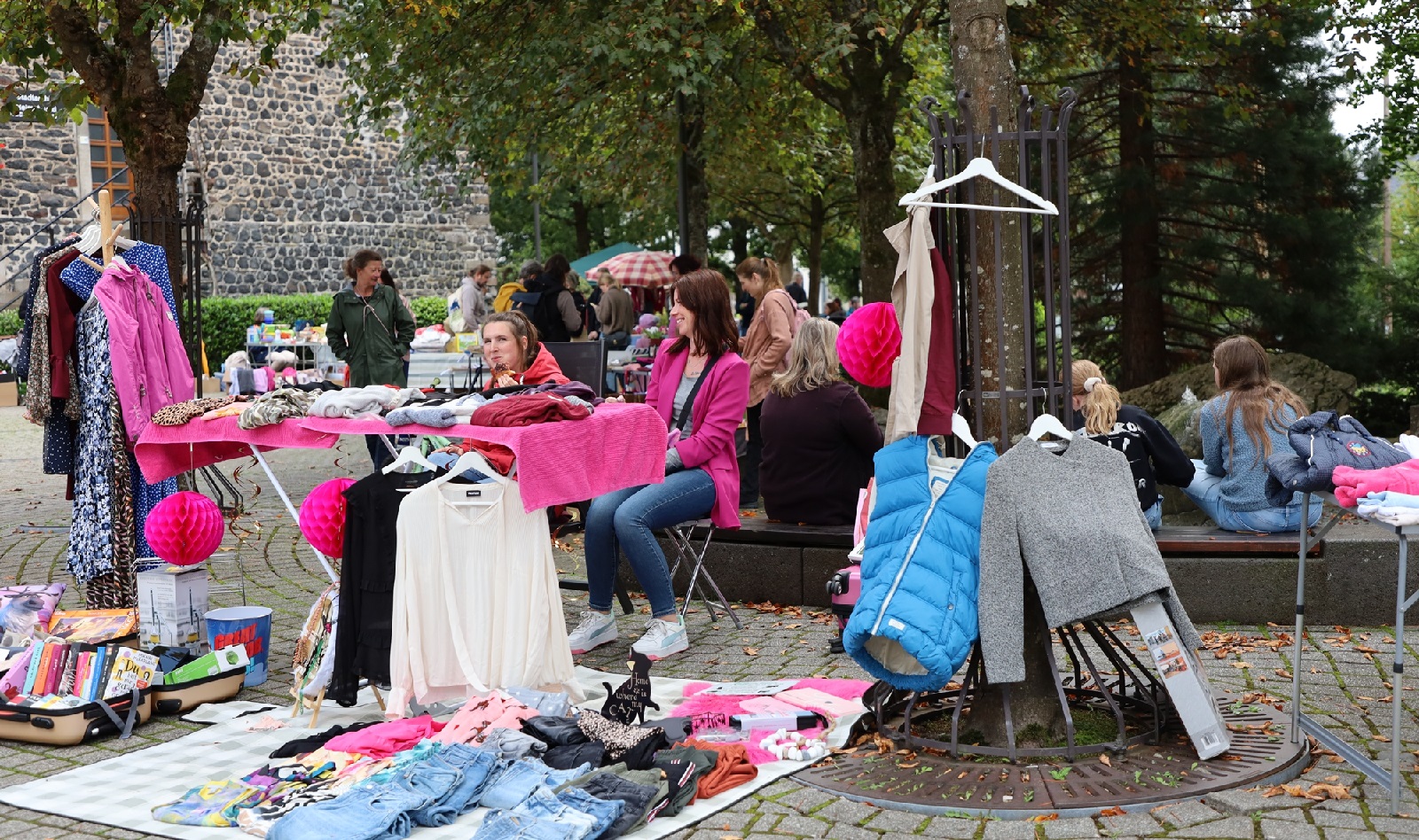 Ausschnitt des Flohmarktes. (Foto: Sabine Hammann-Gonschorek)