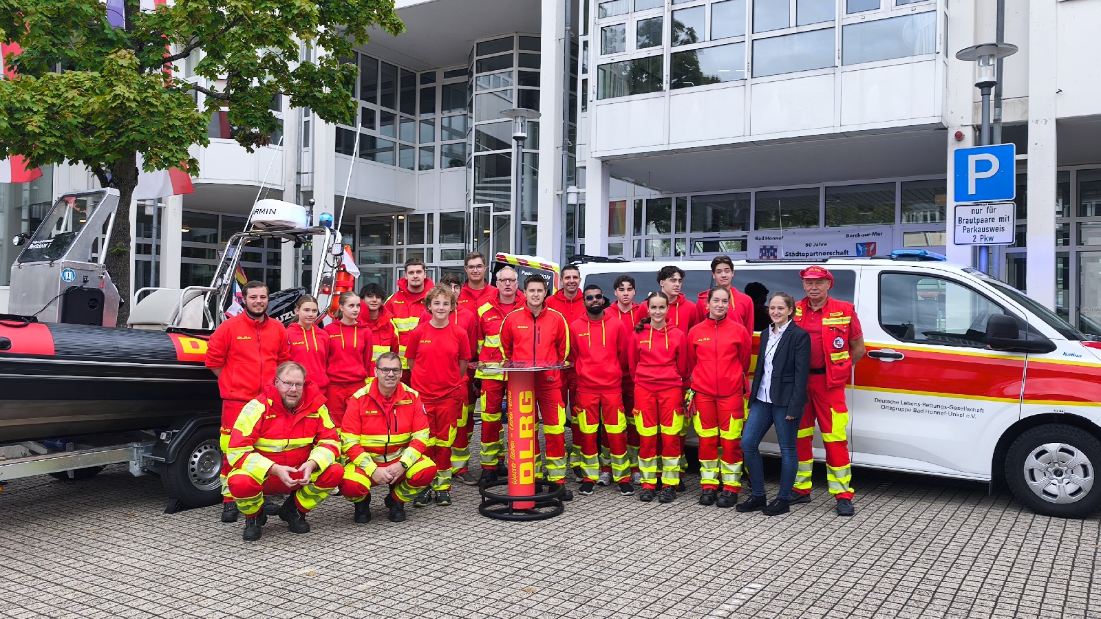 Gruppenbild bei der Fahrzeugeinweihung. (Foto: Carsten Kollberg)