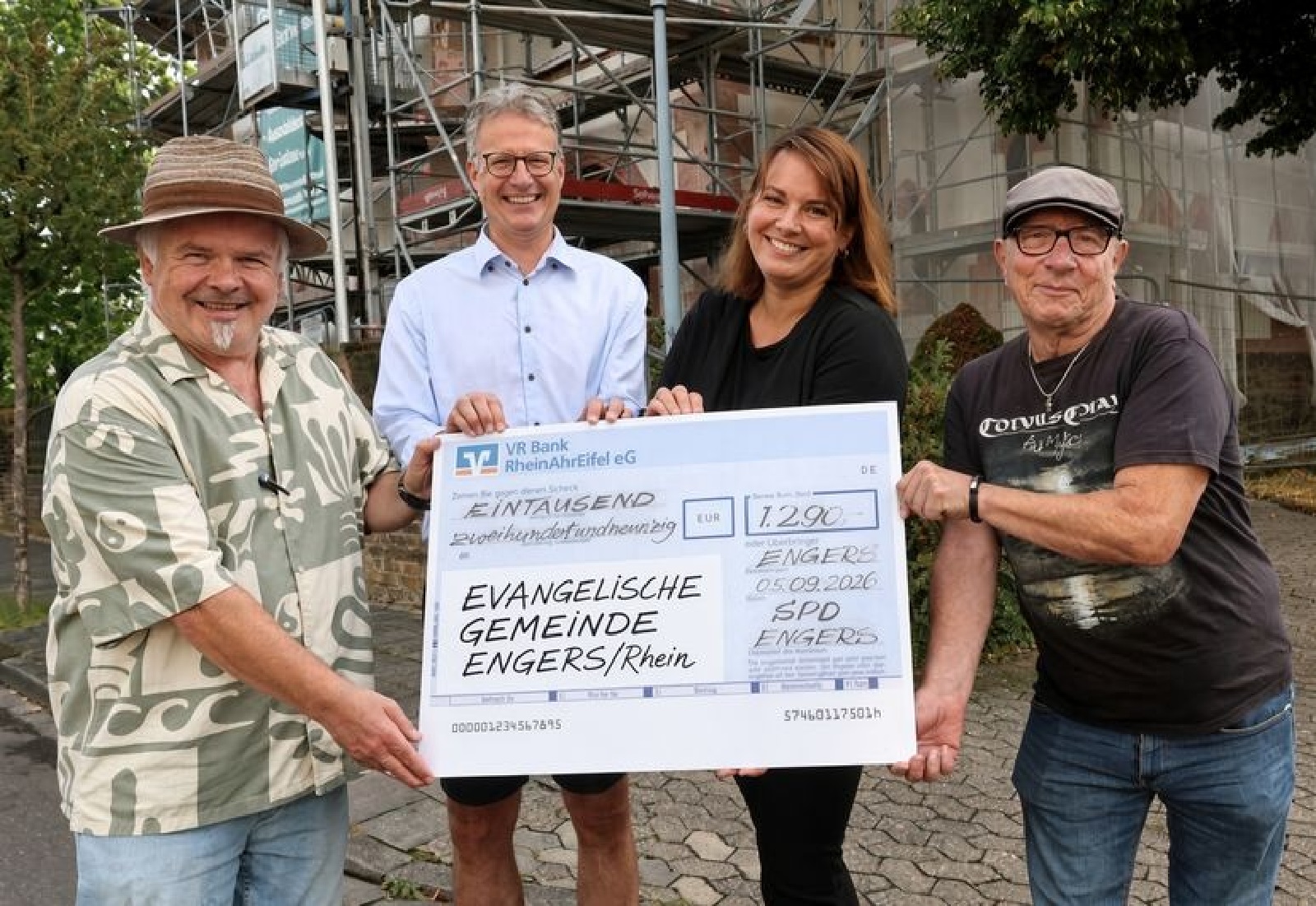 V.l.: Ferhat Cato, Henning Wirges, Pfarrerin Natalie Wilcke und Heinz Briese. (Foto: J�rg Niebergall)