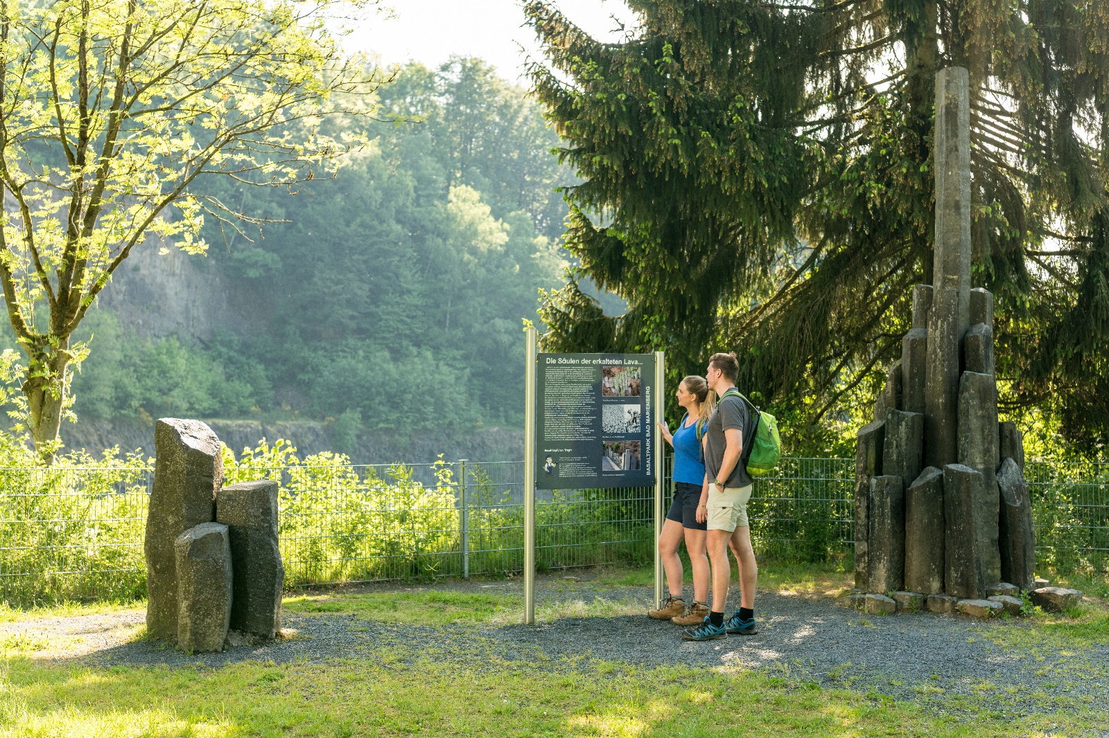 Infotafel im Basaltpark. (Foto: Dominik Ketz)