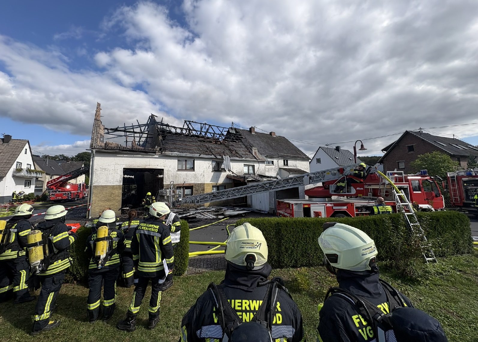 Aktualisiert: Großbrand in Waldmühlen - Feuerwehr im Großeinsatz