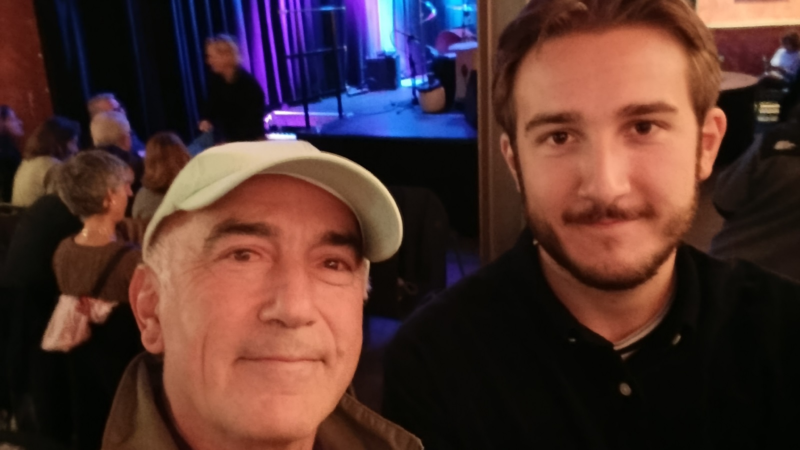 Zwei Generationen am DJ-Pult: Disco-Night in Altenkirchen