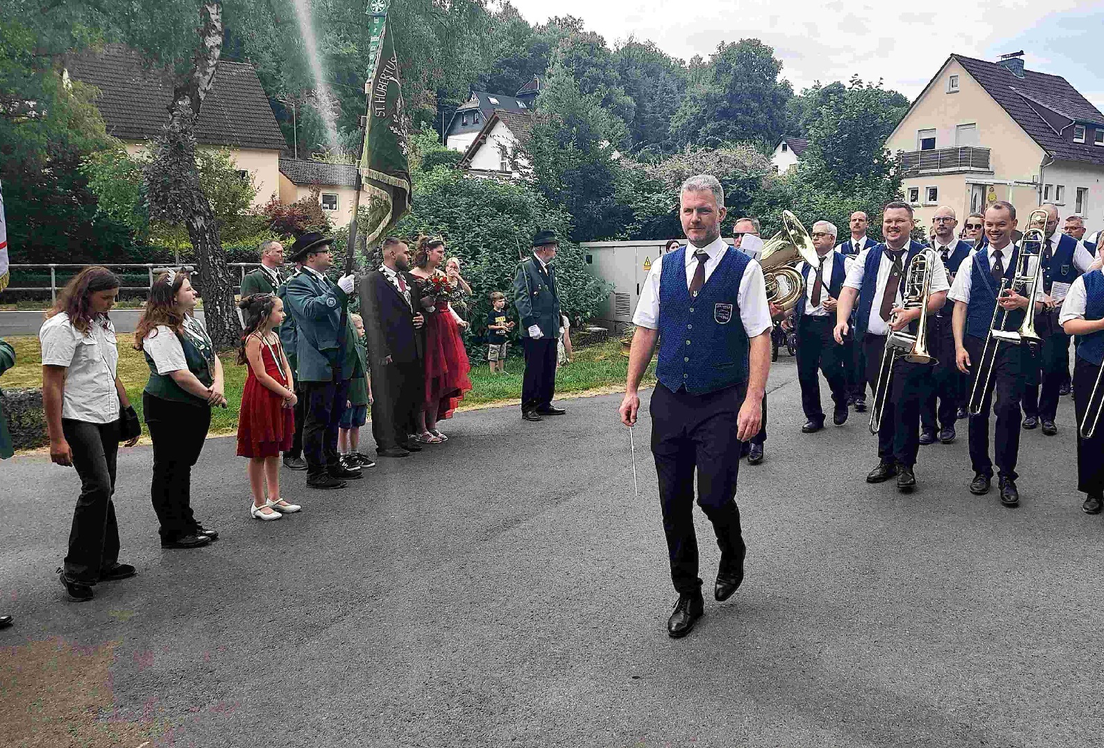 Die Parade. (Alle Fotos: Bernhard Theis)