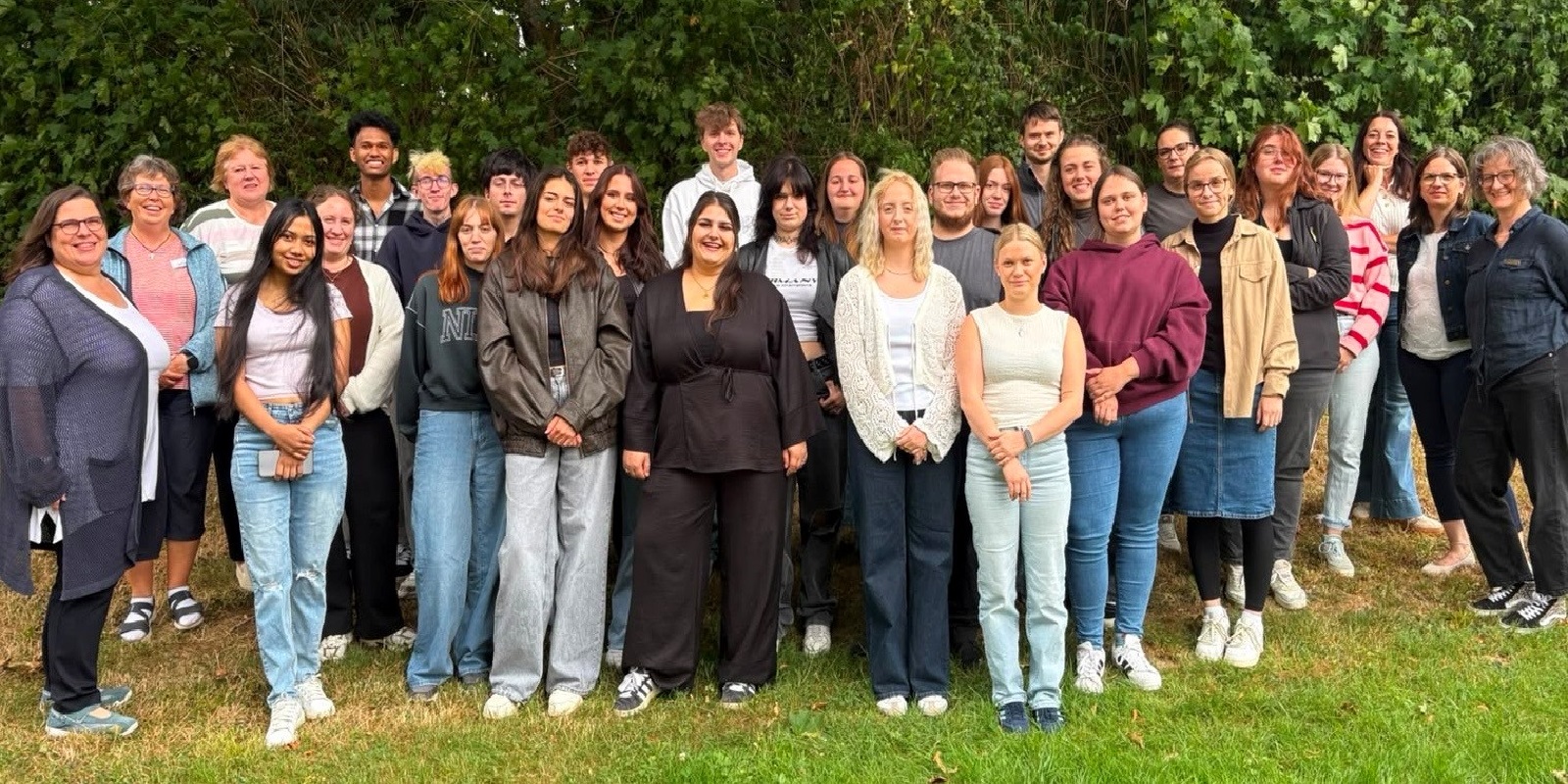 Die frisch examinierten Fachkr�fte und ihre Lehrer. (Foto: Farah Gharib)