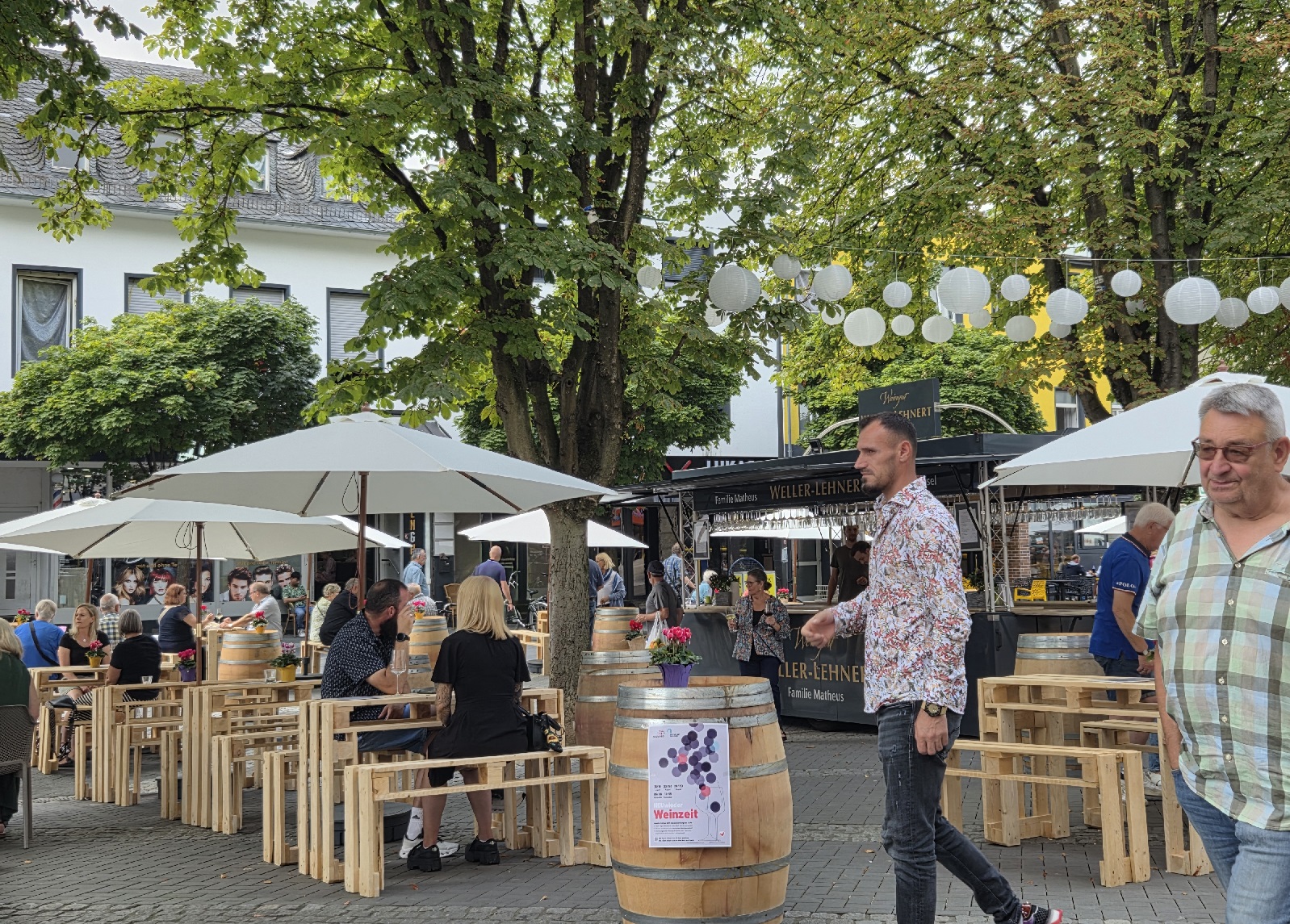 Weinzeit auf dem Luisenplatz an f�nf Wochenenden im August und September. (Foto: Johannes Radschinski)